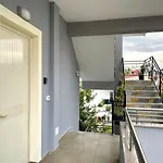 Lumturi Resident