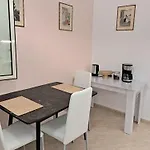 Lumturi Resident