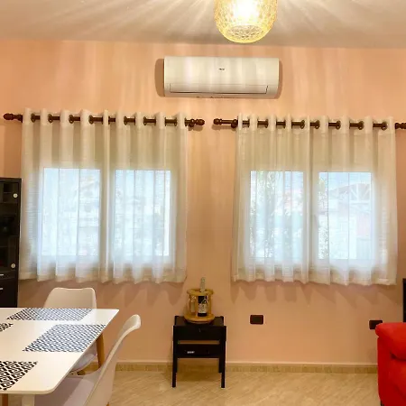 Lumturi Resident דורס
