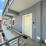 Lumturi Resident *