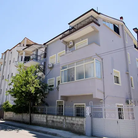 Apartment Lumturi Resident *