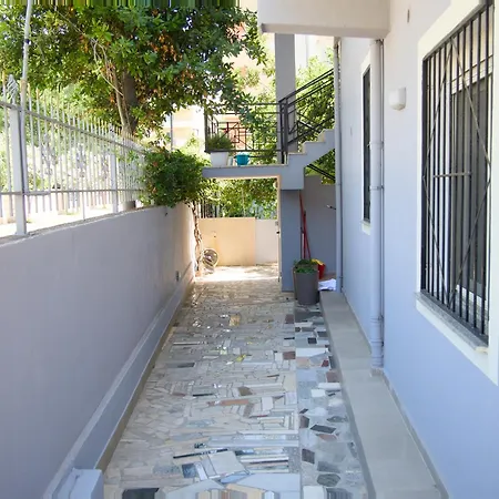 Lumturi Resident