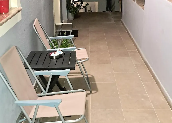 Lumturi Resident